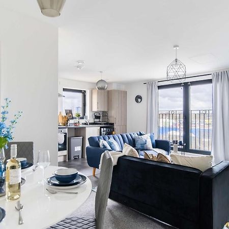 Livestay-New Private Apartment Building Minutes From Heathrow Slough Buitenkant foto