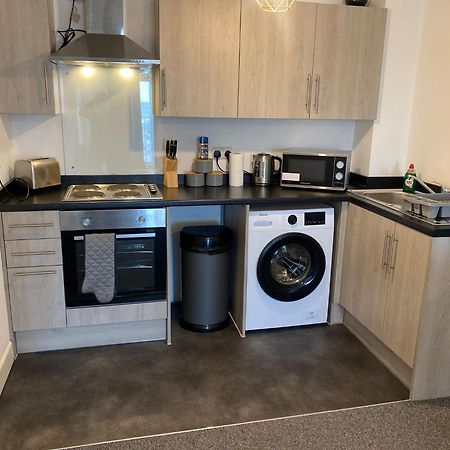 Livestay-New Private Apartment Building Minutes From Heathrow Slough Buitenkant foto
