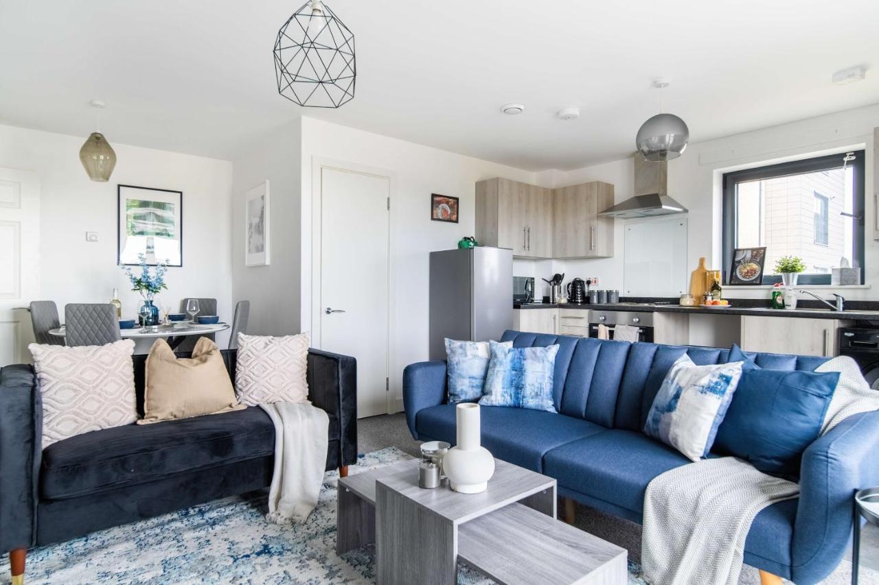 Livestay-New Private Apartment Building Minutes From Heathrow Slough Buitenkant foto