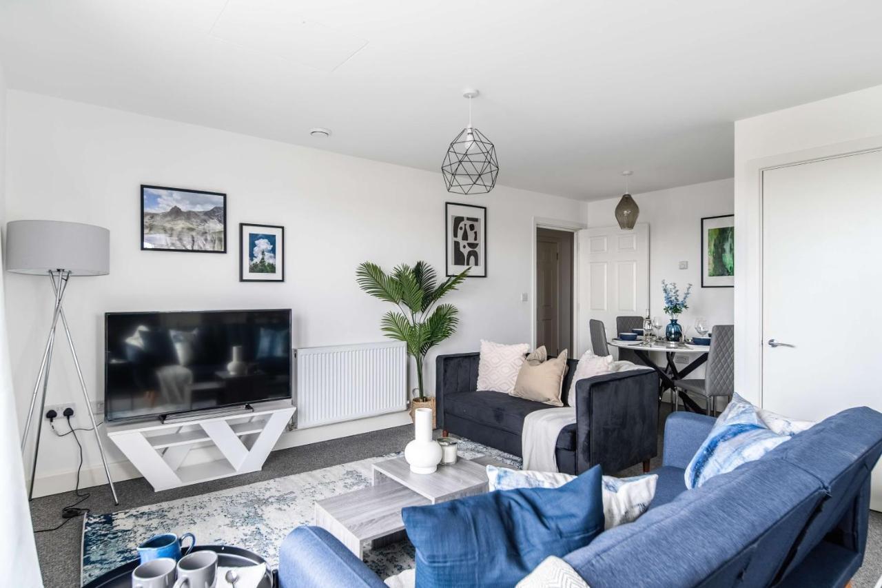 Livestay-New Private Apartment Building Minutes From Heathrow Slough Buitenkant foto