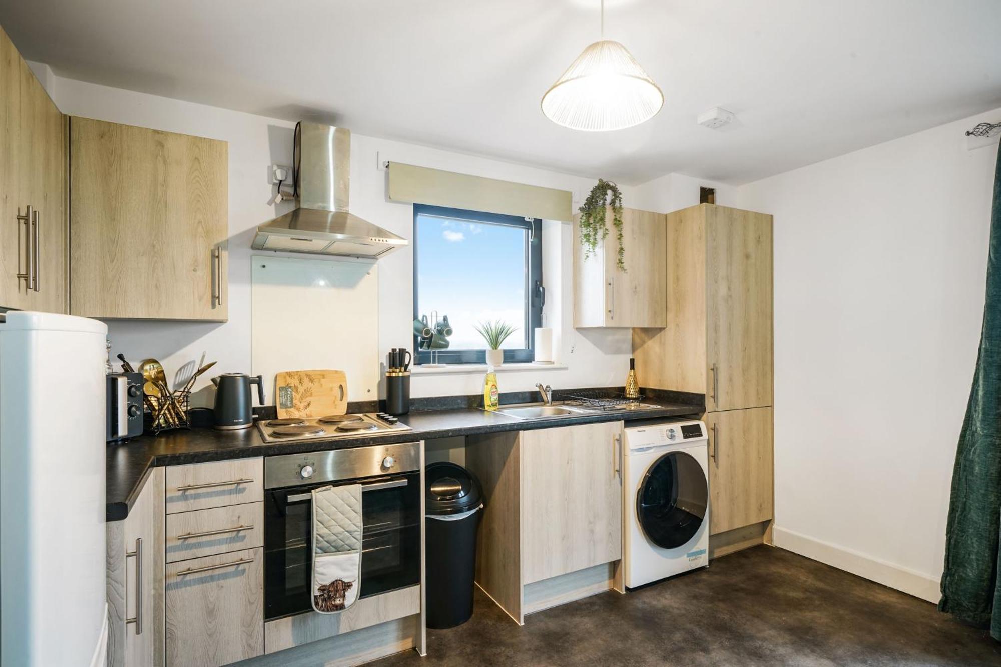 Livestay-New Private Apartment Building Minutes From Heathrow Slough Buitenkant foto