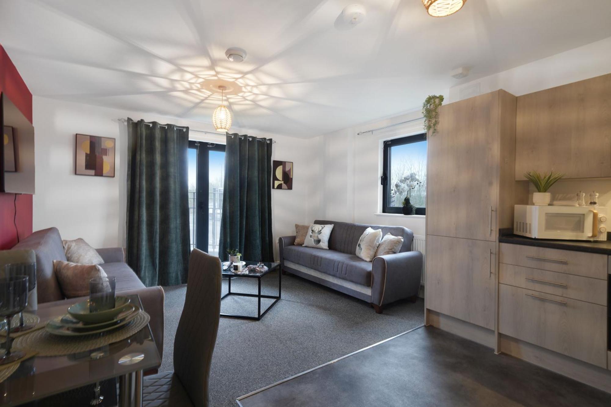 Livestay-New Private Apartment Building Minutes From Heathrow Slough Buitenkant foto