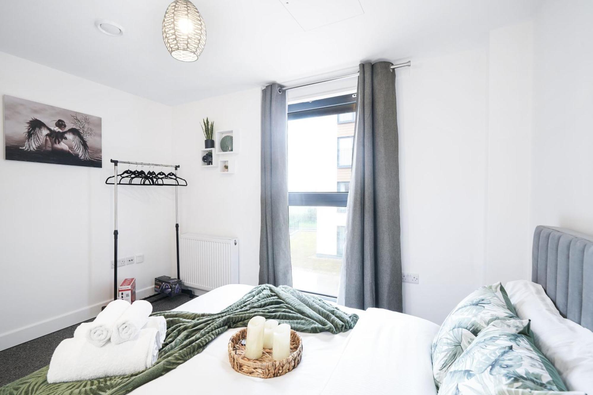 Livestay-New Private Apartment Building Minutes From Heathrow Slough Buitenkant foto