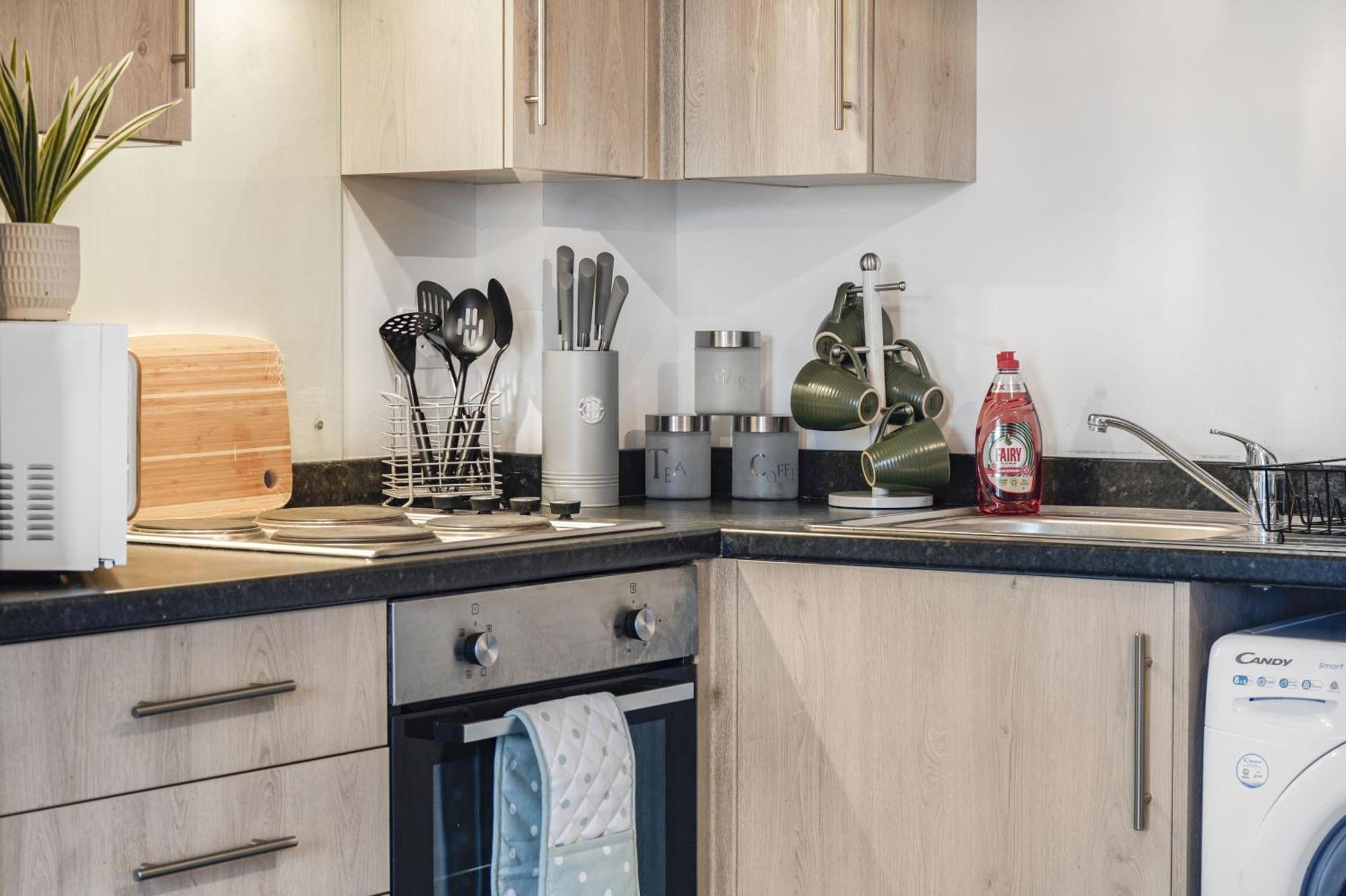 Livestay-New Private Apartment Building Minutes From Heathrow Slough Buitenkant foto