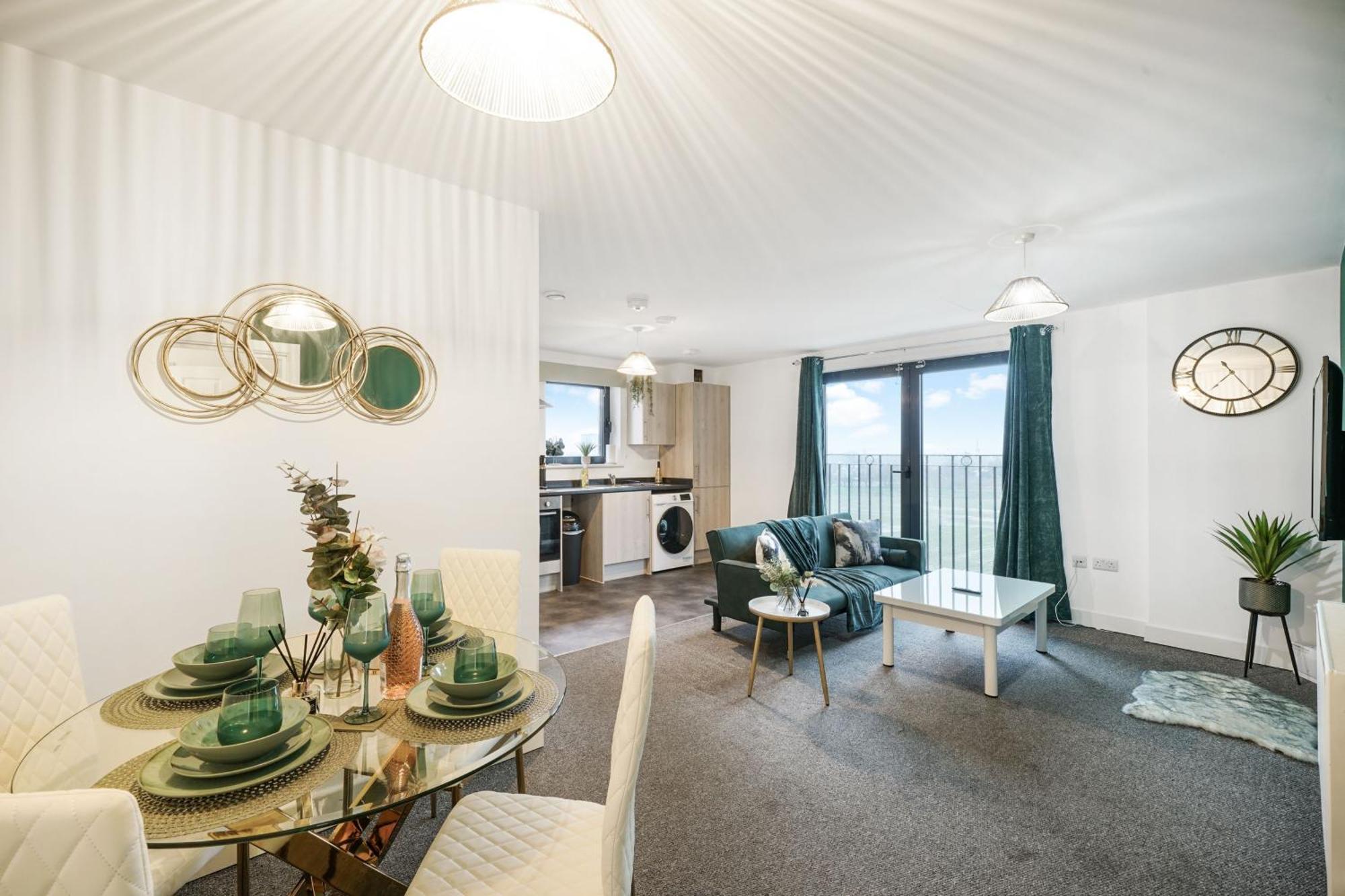 Livestay-New Private Apartment Building Minutes From Heathrow Slough Buitenkant foto