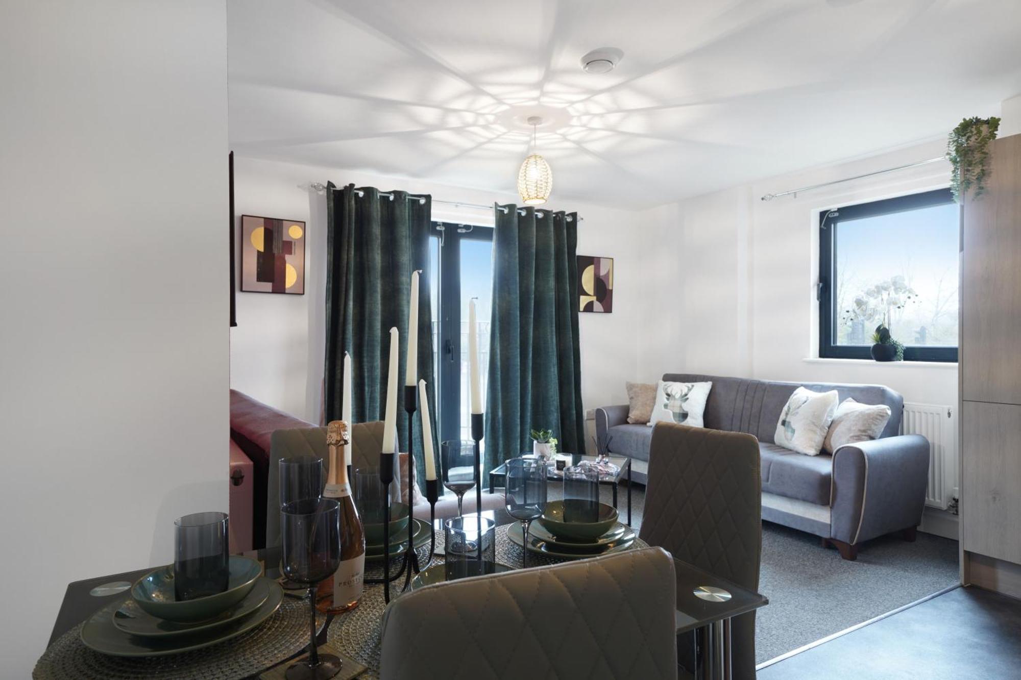 Livestay-New Private Apartment Building Minutes From Heathrow Slough Buitenkant foto