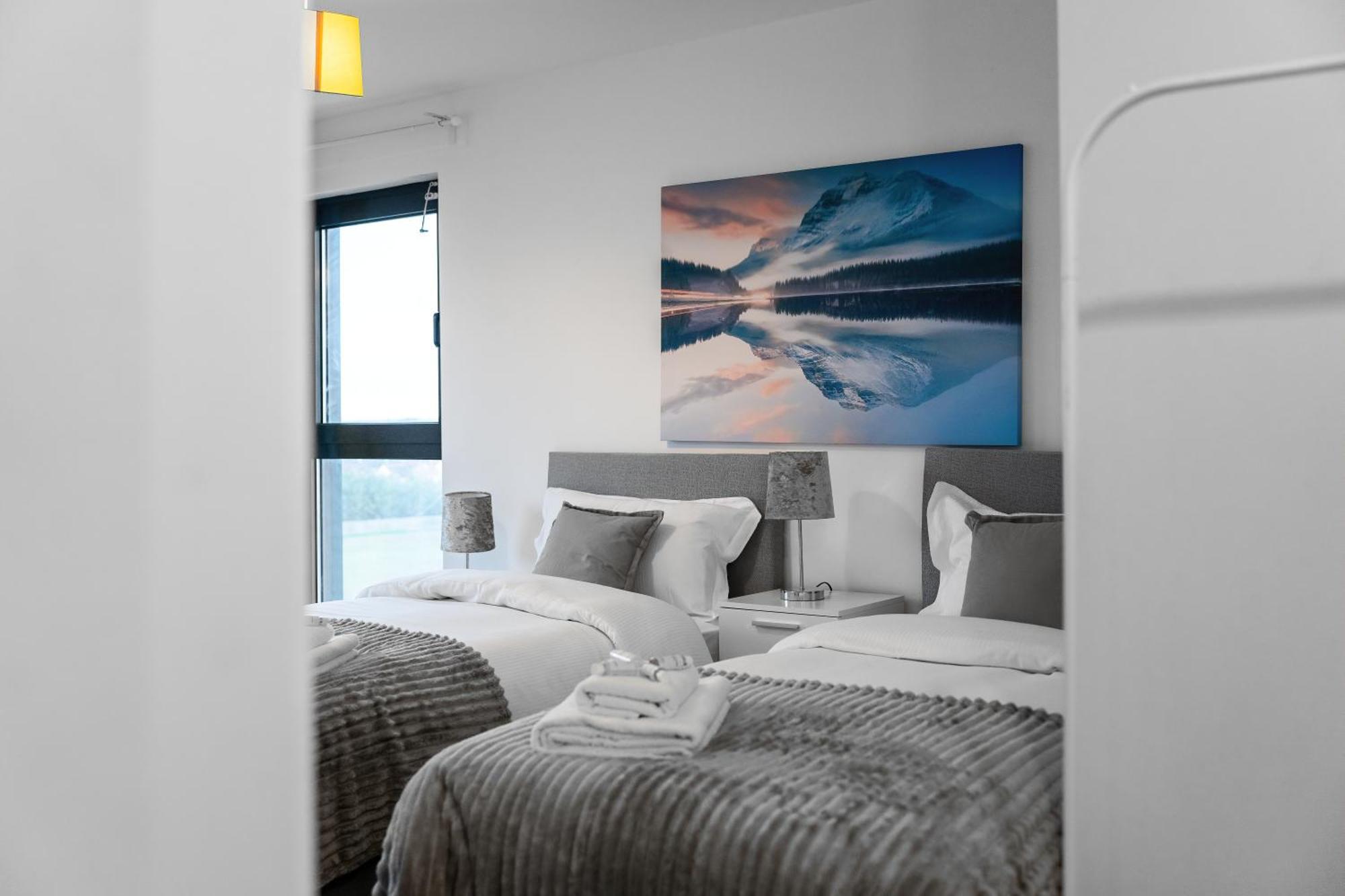 Livestay-New Private Apartment Building Minutes From Heathrow Slough Buitenkant foto