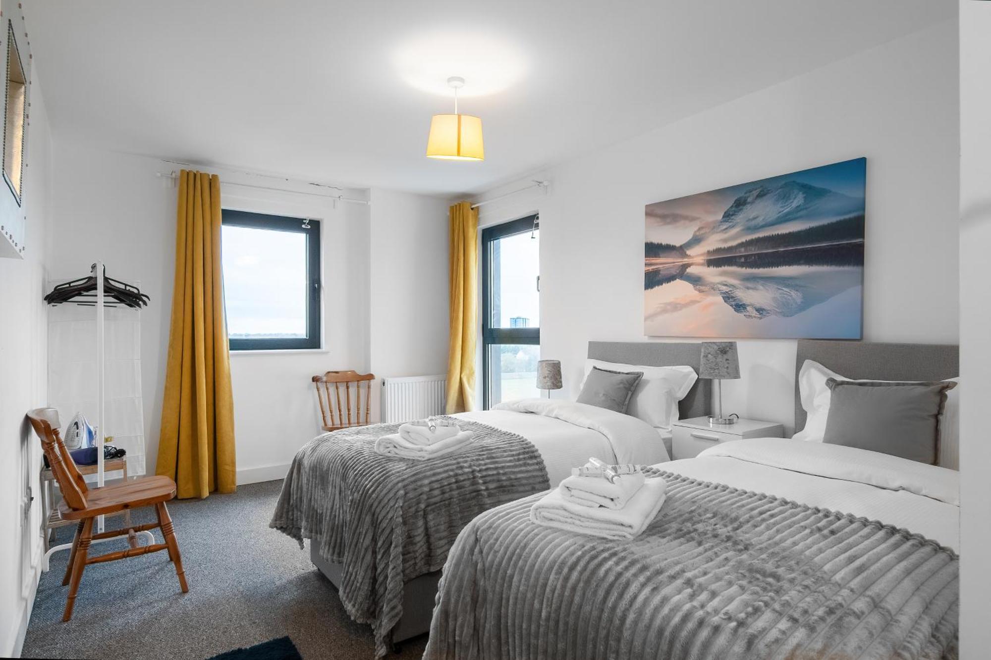 Livestay-New Private Apartment Building Minutes From Heathrow Slough Buitenkant foto