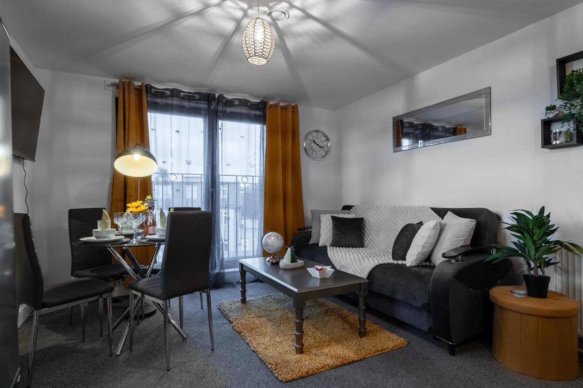 Livestay-New Private Apartment Building Minutes From Heathrow Slough Buitenkant foto