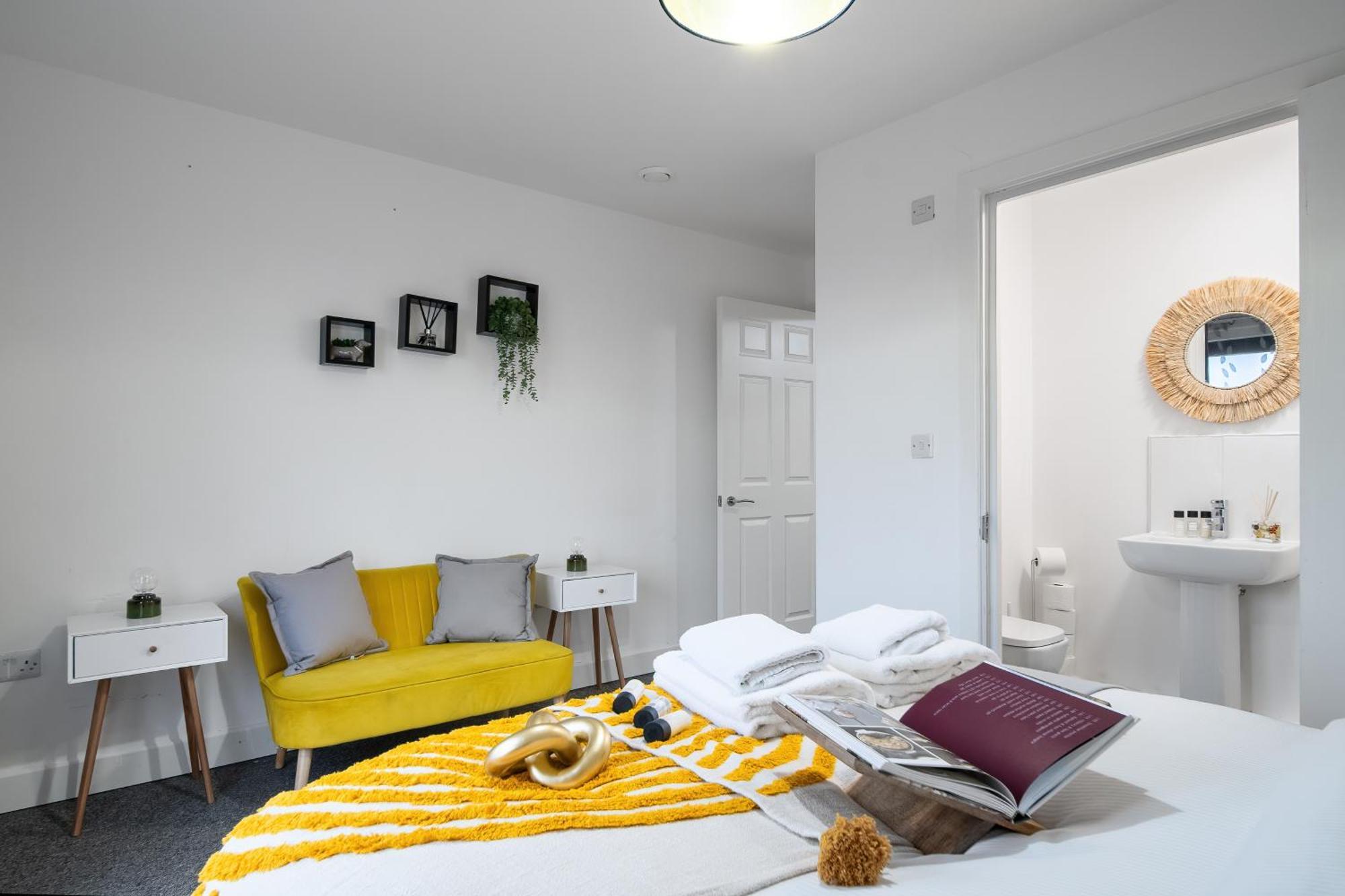 Livestay-New Private Apartment Building Minutes From Heathrow Slough Buitenkant foto
