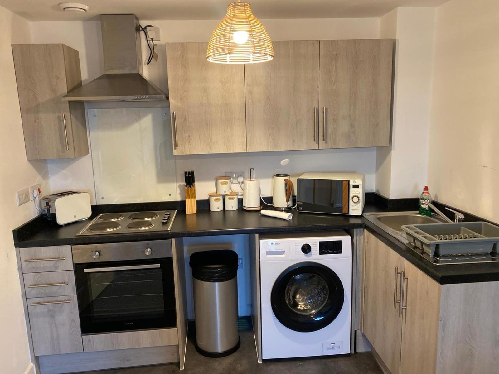 Livestay-New Private Apartment Building Minutes From Heathrow Slough Buitenkant foto