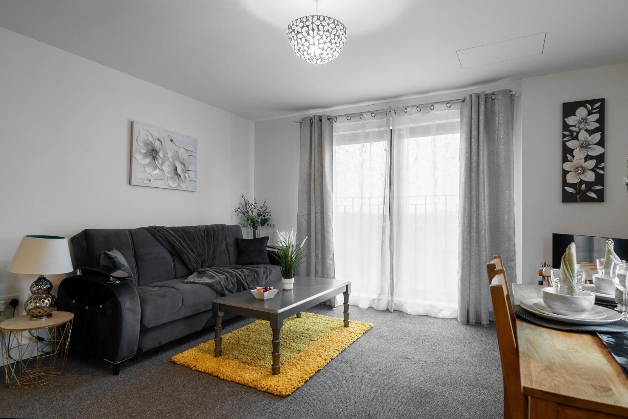 Livestay-New Private Apartment Building Minutes From Heathrow Slough Buitenkant foto