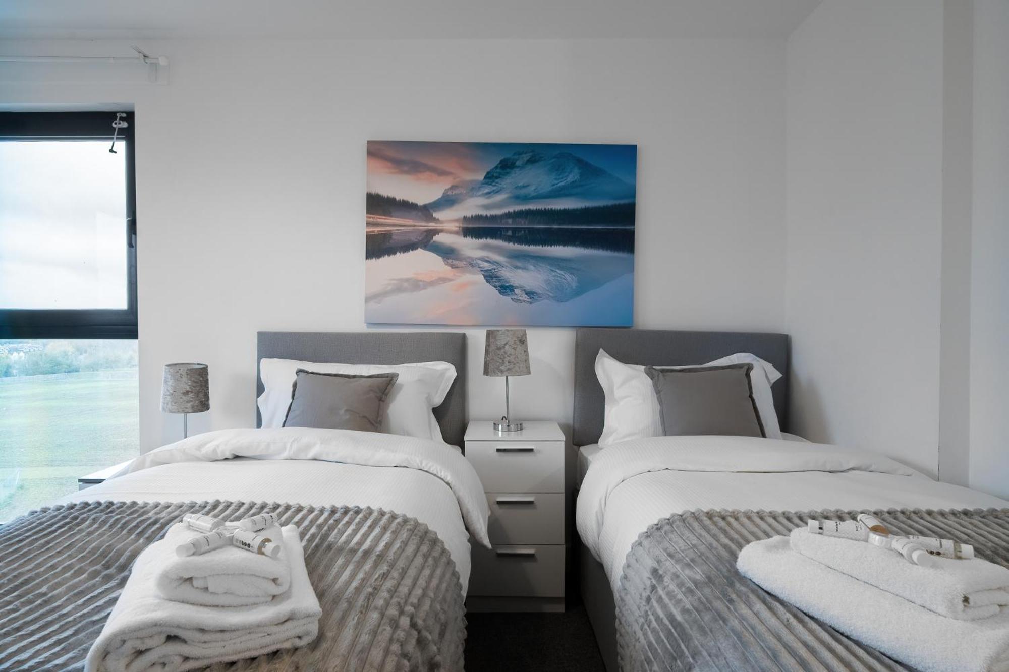 Livestay-New Private Apartment Building Minutes From Heathrow Slough Buitenkant foto