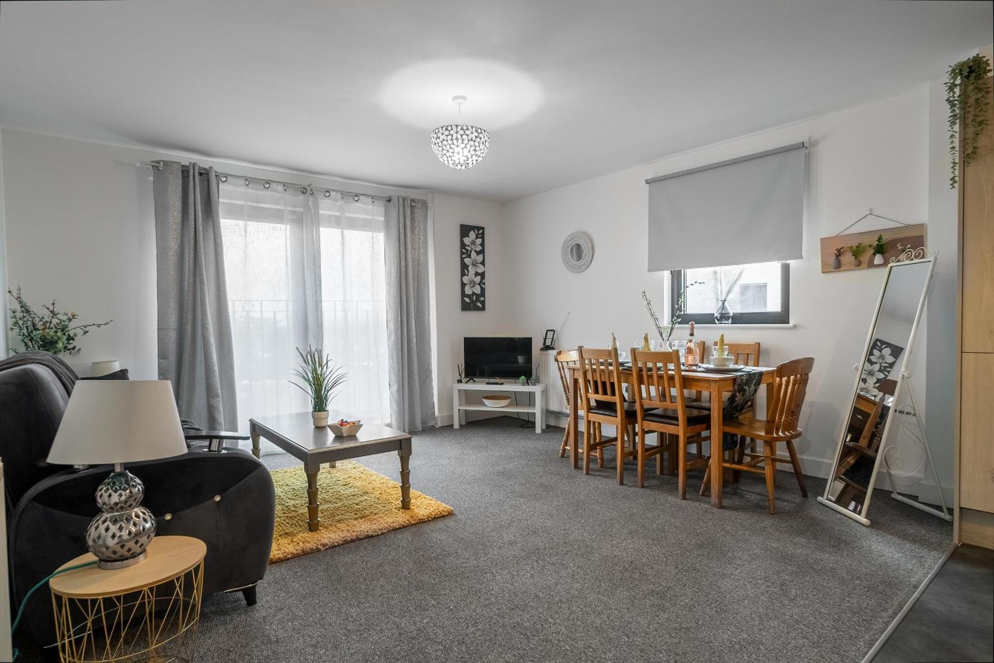 Livestay-New Private Apartment Building Minutes From Heathrow Slough Buitenkant foto