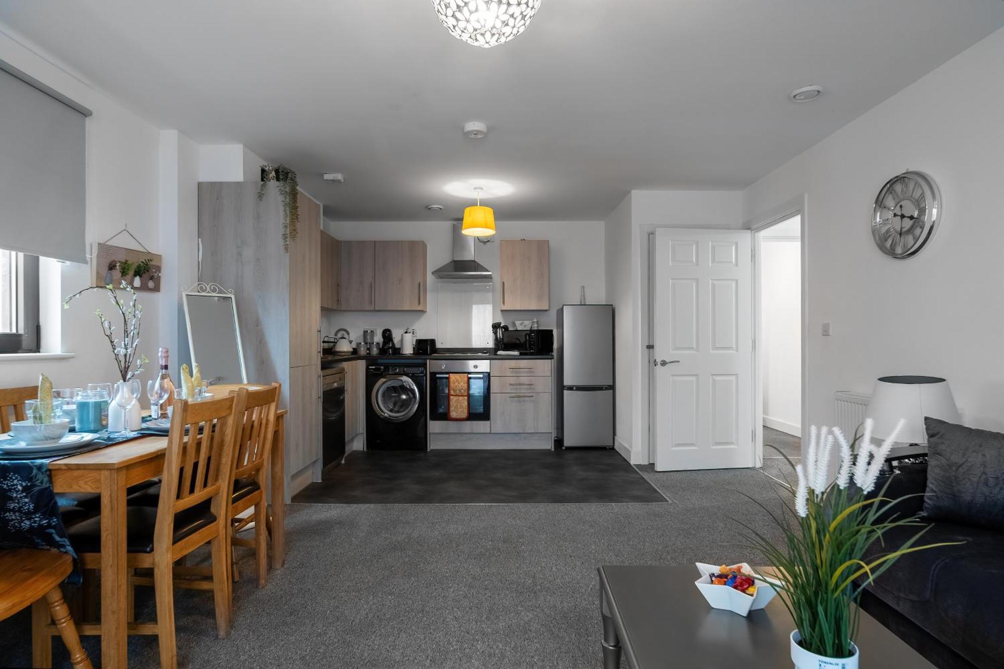 Livestay-New Private Apartment Building Minutes From Heathrow Slough Buitenkant foto