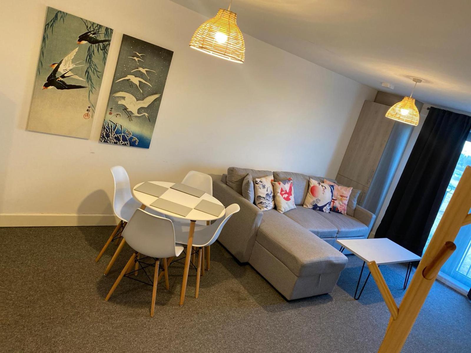 Livestay-New Private Apartment Building Minutes From Heathrow Slough Buitenkant foto
