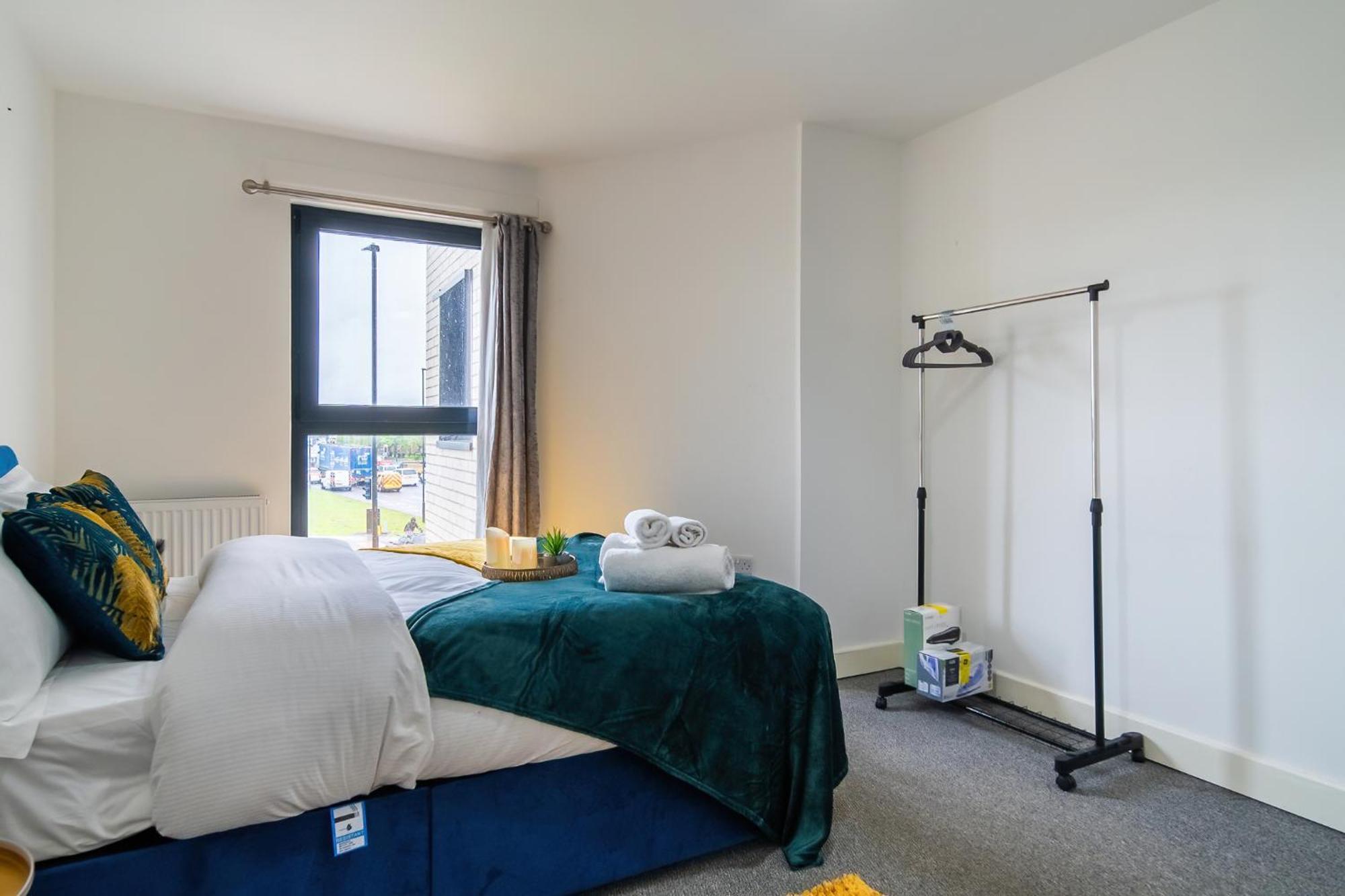 Livestay-New Private Apartment Building Minutes From Heathrow Slough Buitenkant foto