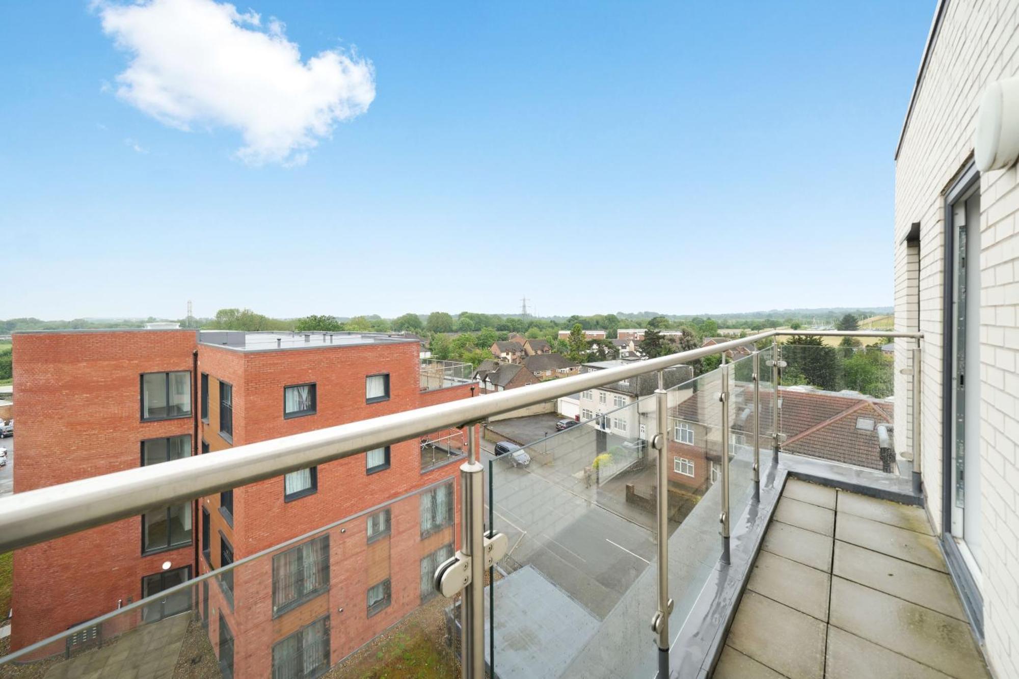 Livestay-New Private Apartment Building Minutes From Heathrow Slough Buitenkant foto