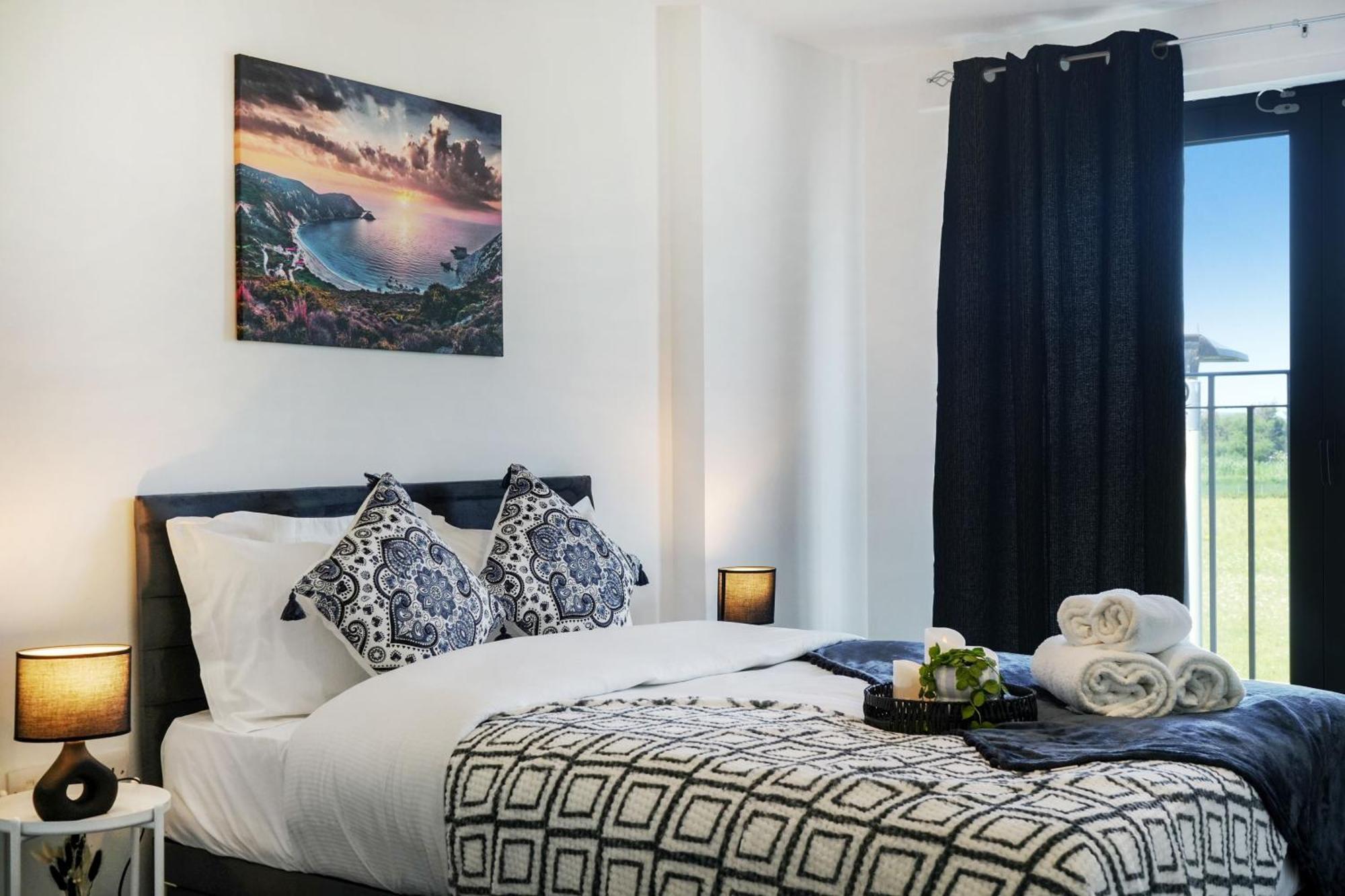 Livestay-New Private Apartment Building Minutes From Heathrow Slough Buitenkant foto