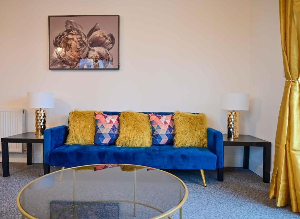 Livestay-New Private Apartment Building Minutes From Heathrow Slough Buitenkant foto