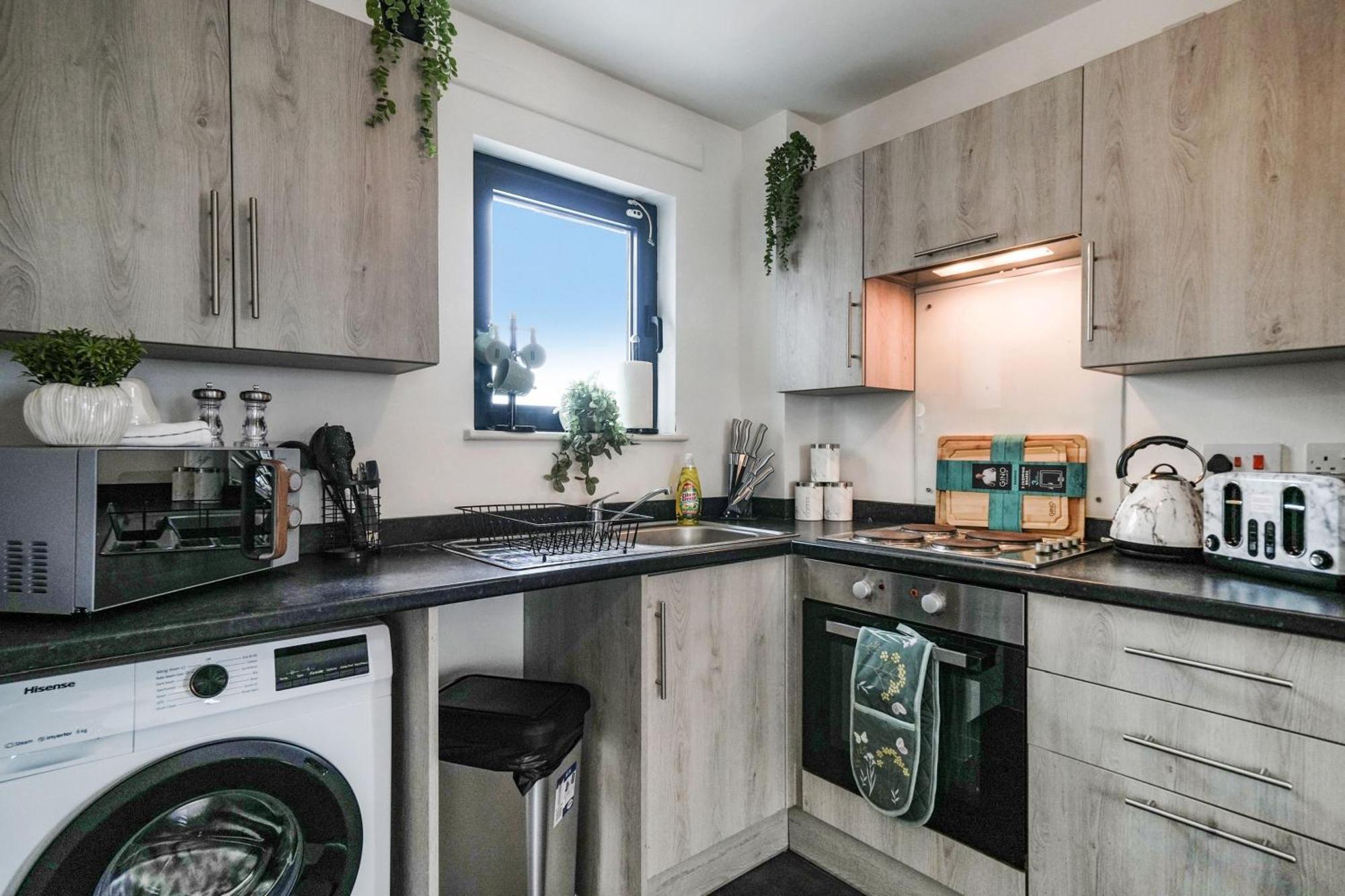Livestay-New Private Apartment Building Minutes From Heathrow Slough Buitenkant foto