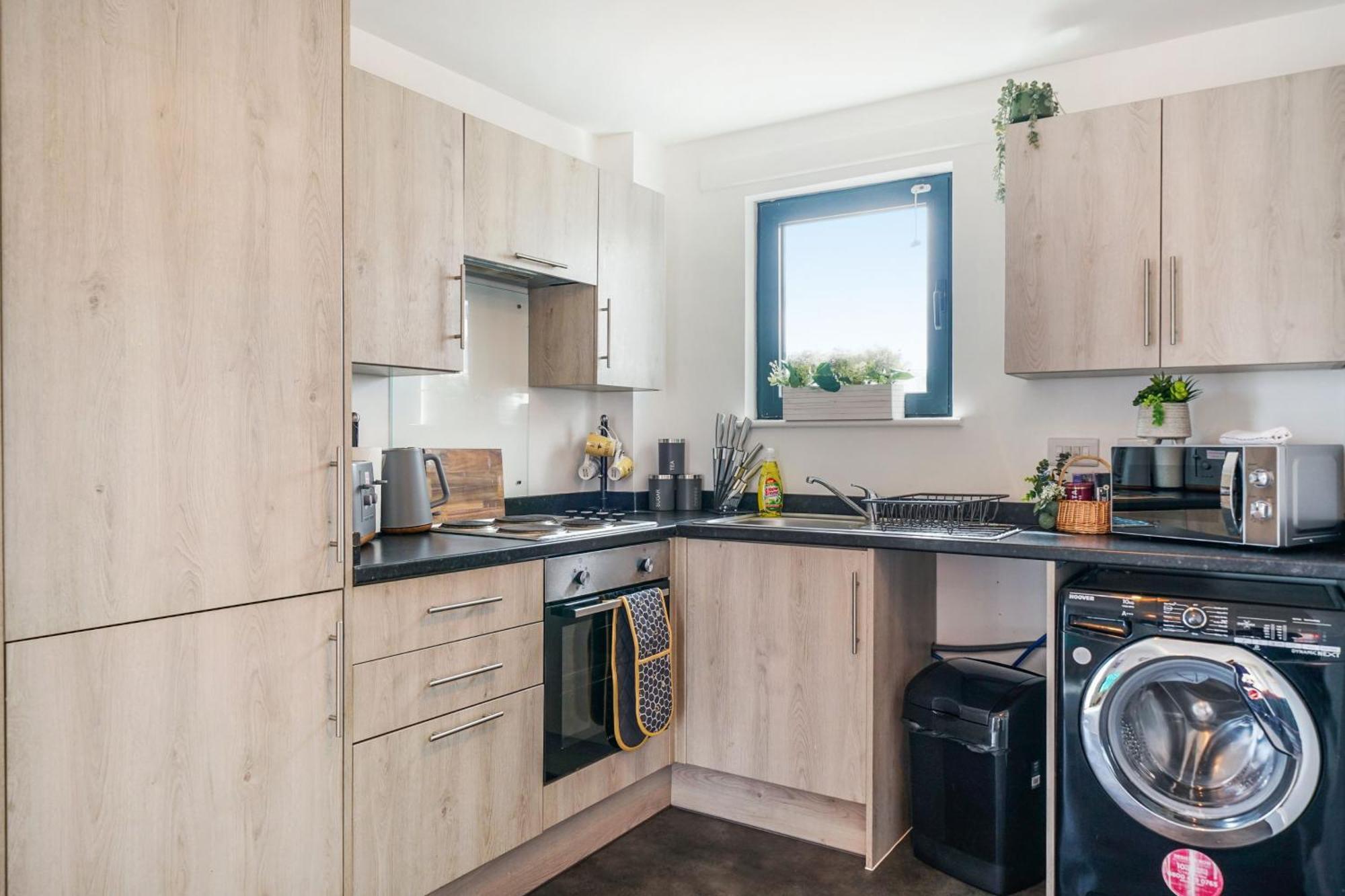 Livestay-New Private Apartment Building Minutes From Heathrow Slough Buitenkant foto